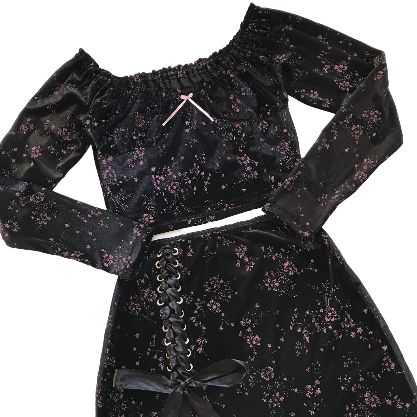 Conjunto Twice Crop Negro Flores Brillos (pre order)